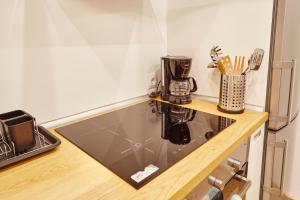 Kuchyňa alebo kuchynka v ubytovaní Apartamentos Orfas + 37 fotografií