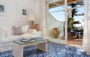 A seating area at Hotel La Minerva