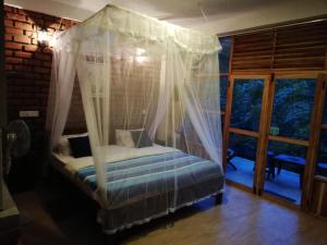 Een bed of bedden in een kamer bij Ayubo Ella - Bed & Breakfast