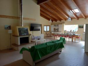 A television and/or entertainment centre at B&B ARCOBALENO