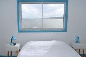 Postelja oz. postelje v sobi nastanitve Bahía Luz Hostal