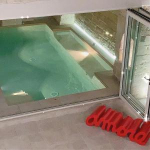 Bazén v ubytování LeVolte luxury suite&spa nebo v jeho okolí
