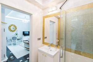 Kúpeľňa v ubytovaní PK Apartments-Lipowa Street-CENTER + 15 fotografií