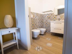A bathroom at B&B La Marisa