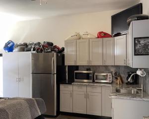 A kitchen or kitchenette at Biker's Bungalow - Near Mendenhall Glacier and Auke Bay Offering DISCOUNT ON TOURS!