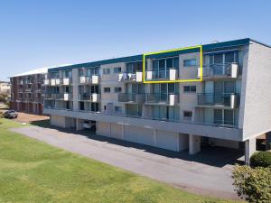 Zgradba, v kateri se nahaja apartma