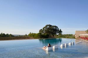 Praia do Canal Nature Retreat - Small Luxury Hotels of the World内部或周边的泳池