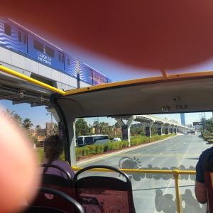 a bus with a view of a road from a bus at Apartamento cerca Playa Mansa y centro Maldonado aire acondicionado TV cable, Wifi Netflix in Maldonado