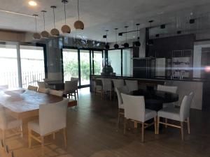 a kitchen and dining room with a table and chairs at DNA UBATUBA in Ubatuba