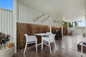 Ein Balkon oder eine Terrasse in der Unterkunft Lazy Days by Stay Noosa