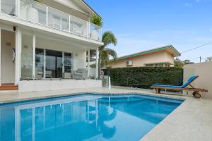 Der Swimmingpool an oder in der Nähe von Lazy Days by Stay Noosa