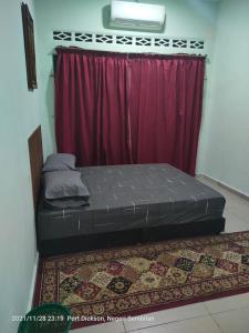 Кровать или кровати в номере Teratak Port Dickson Homestay Mus Only