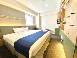 hotel MONday Premium Ueno Okachimachi房間的床