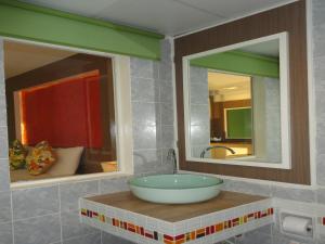 Koupelna v ubytování D2 lamoon resotel + 24 fotografií