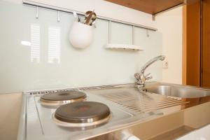 Una cocina o cocineta en Apartments Dino