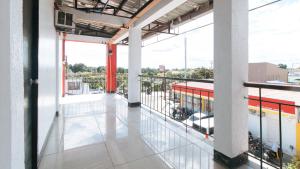 Balkón nebo terasa v ubytování RedDoorz @ Shukran Rentals OPC Pampanga