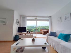 Μια τηλεόραση ή/και κέντρο ψυχαγωγίας στο Apto Residencial en Tamariu