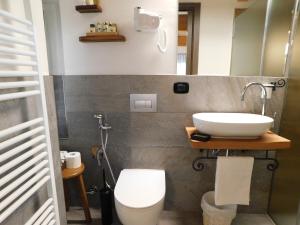 Kylpyhuone majoituspaikassa NicoMat Rooms
