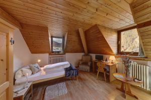 Postel nebo postele na pokoji v ubytování Hotel Schweizerhof Sta Maria + 37 fotografií