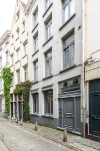 an empty street in front of a building at Beautiful appartment in the heart of Antwerp in Antwerp