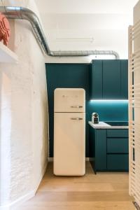 Beautiful appartment in the heart of Antwerp的厨房或小厨房