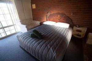 Postel nebo postele na pokoji v ubytování Foundry Palms Motel