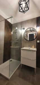 Kúpeľňa v ubytovaní APARTAMENT KAZART.PL 5 CENTURM/PLAC UNII