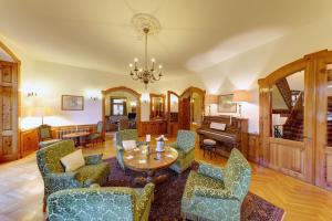 Posezení v ubytování Hotel Schweizerhof Sta Maria