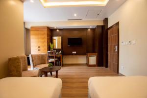 TV a/nebo společenská místnost v ubytování Hotel Palm International