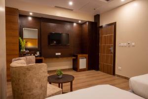 TV a/nebo společenská místnost v ubytování Hotel Palm International