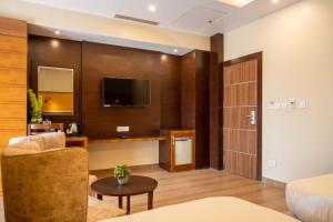 TV a/nebo společenská místnost v ubytování Hotel Palm International