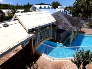 Pemandangan kolam renang di Studio Climatisé - Piscine-Plage - 2 à 3 personnes atau berdekatan