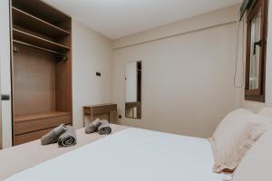 Кровать или кровати в номере AIORA villas