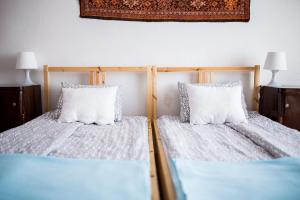 Ένα ή περισσότερα κρεβάτια σε δωμάτιο στο Sipi Apartman