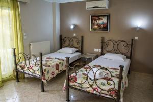 Posteľ alebo postele v izbe v ubytovaní Sky Hotel