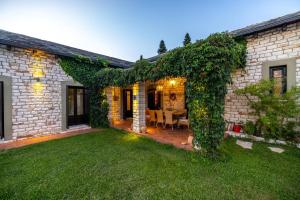 a brick house with an ivy covered patio at Patriko Estate in Epirus in Térovon