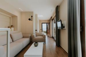 Телевизор и/или развлекательный центр в AIORA villas