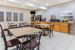 A restaurant or other place to eat at Super 8 by Wyndham Fort Dodge IA