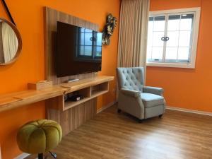 A television and/or entertainment centre at Dafu Qiandai Manor