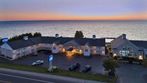 Gallery image of Baymont by Wyndham St. Ignace Lakefront in Saint Ignace +74 photos