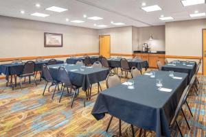 The business area and/or conference room at Wingate by Wyndham Lima