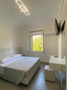 Un pat sau paturi într-o cameră la Area Sosta Camper V&B
