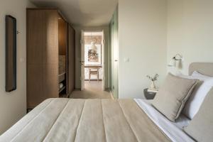 Postel nebo postele na pokoji v ubytování Monolithoi Villas + 37 fotografií