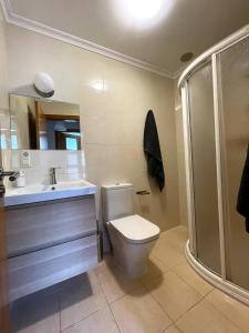 A bathroom at Apartamento Casa Lomberte