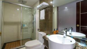 Koupelna v ubytování Suoxing Hotel Yijing Yangchun Donghu West Road + 56 fotografií