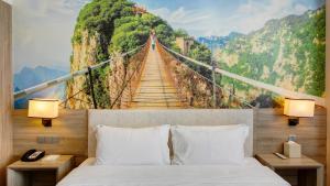 Vyluk Hotel Yuncheng Salt Lake Nanfeng Plaza tesisinde bir odada yatak veya yataklar