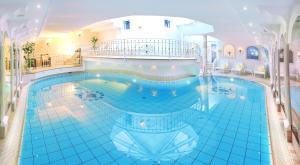 The swimming pool at or close to Apparthotel Veronika
