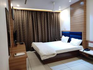 Postel nebo postele na pokoji v ubytování Hotel Pragati