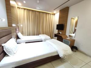 Postel nebo postele na pokoji v ubytování Hotel Pragati