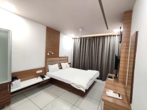 Postel nebo postele na pokoji v ubytování Hotel Pragati